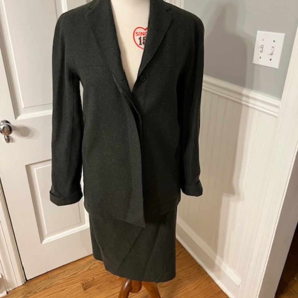 Womens Calvin Klein Collection wool, cashmere, nylon, and spandex suit.